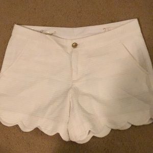 Lilly Pulitzer 5” Buttercup Scallop Hem Shorts